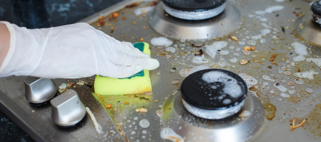 Grasa pegada en estufa y gabinetes: método paso a paso para limpiar sin rayar