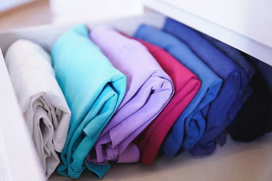 Maximiza la durabilidad y el cuidado de tus prendas de color